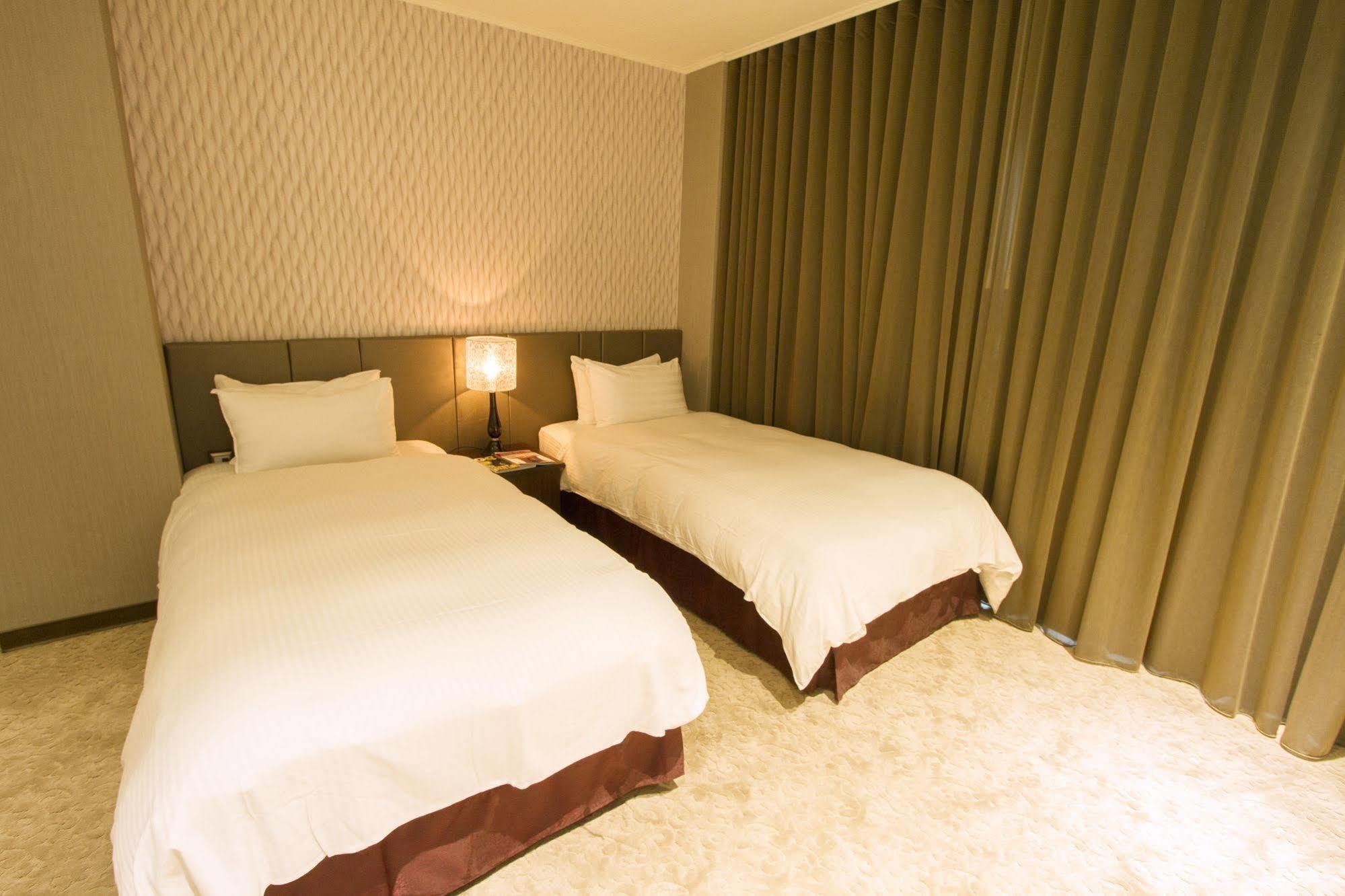 Hunt Champion Hotel Tajcshung Kültér fotó