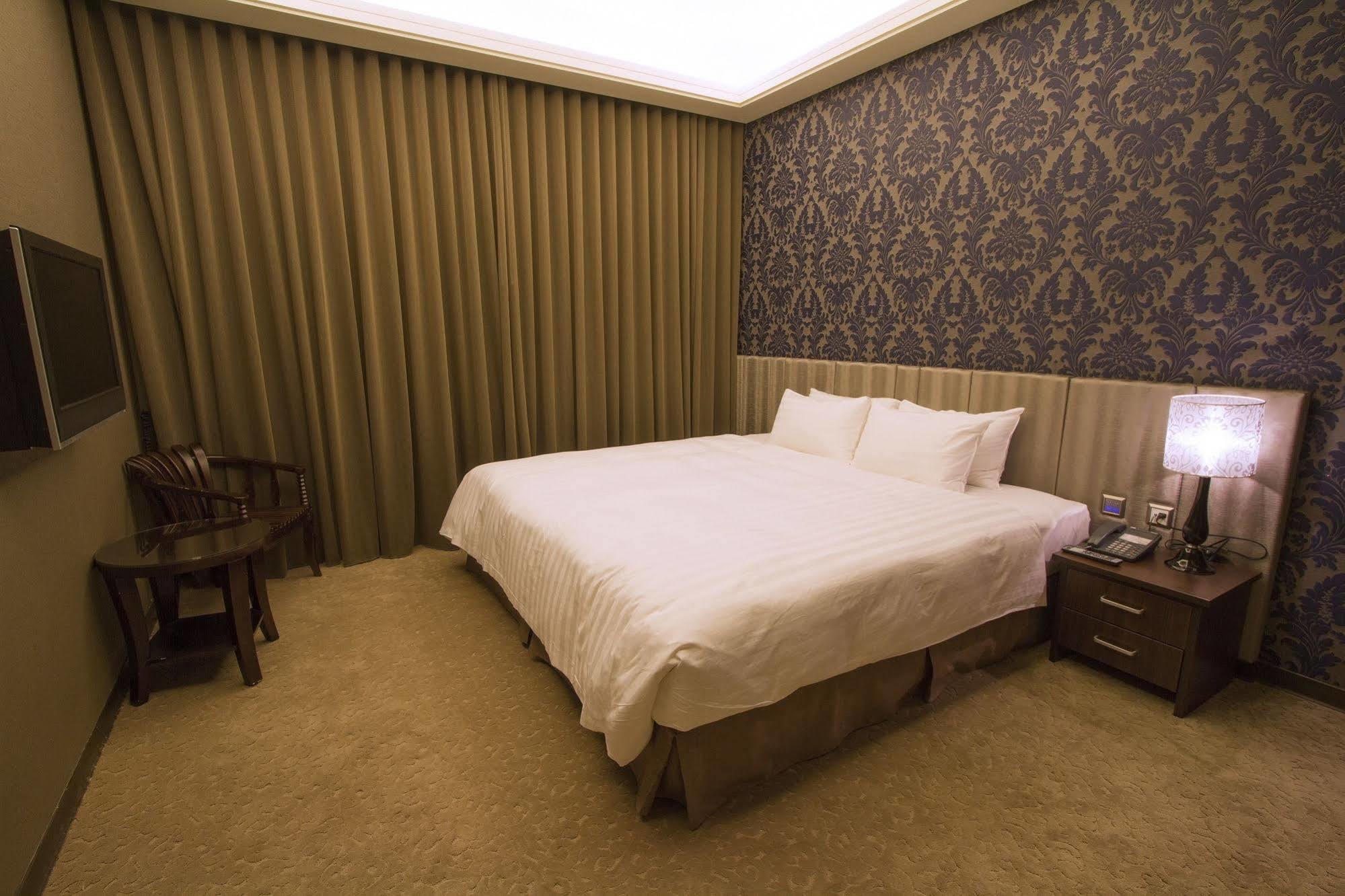 Hunt Champion Hotel Tajcshung Kültér fotó